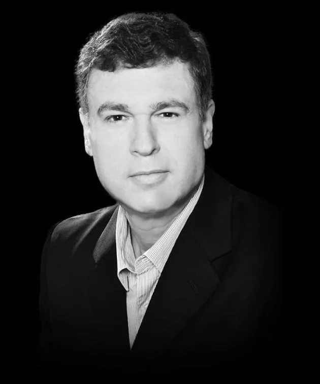 Retrato em preto e branco do arquiteto Fabio Brescia